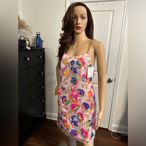 NEW-Backless sequin dress with chain straps - Picture 7 of 11